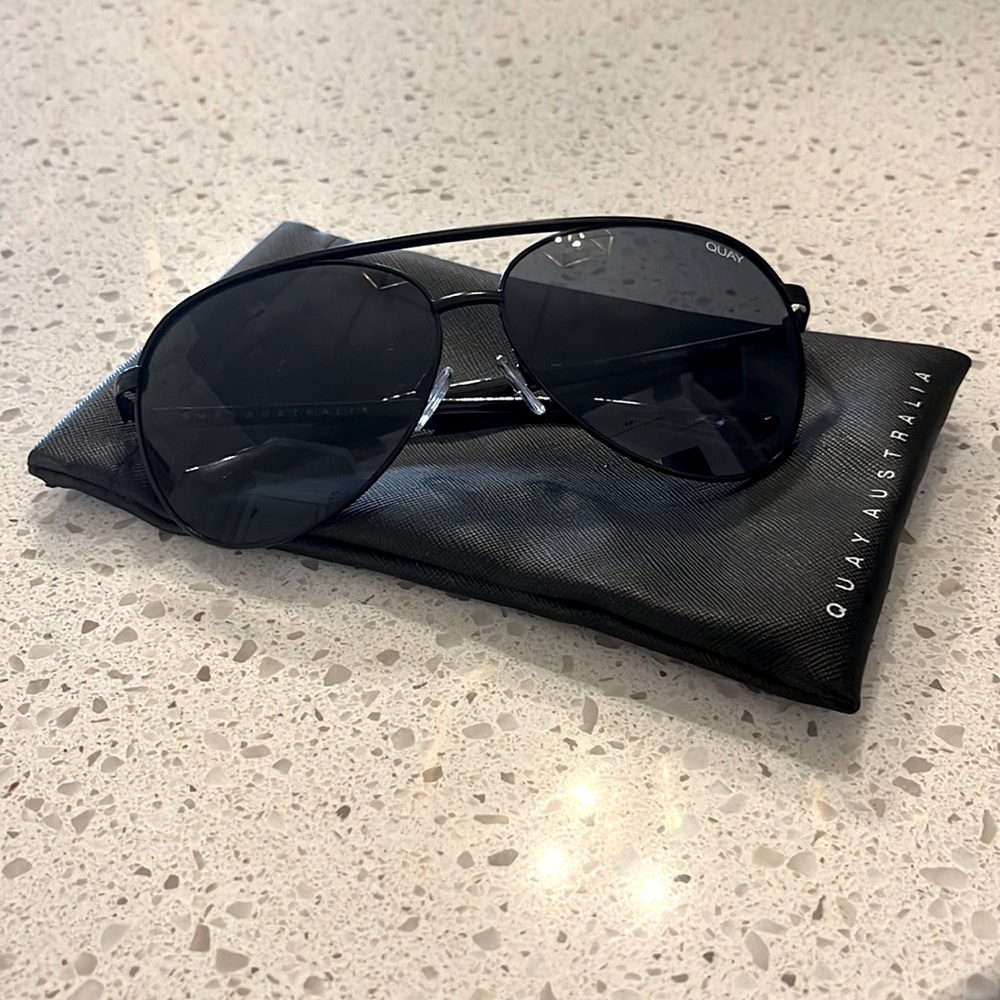 NWOT Quay Australia Aviator Sunglasses Black